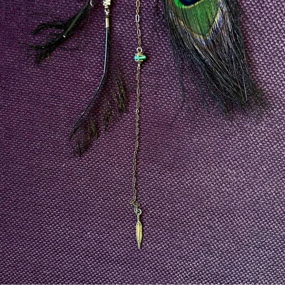 🦚 Long single handmade Peacock feather and chain earring - Picture 3 of 5